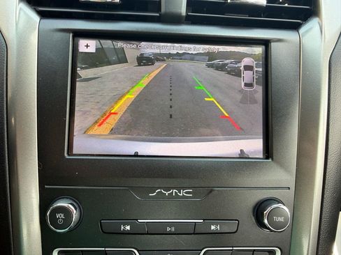 Used 2019 Ford Fusion SE FWD image 13