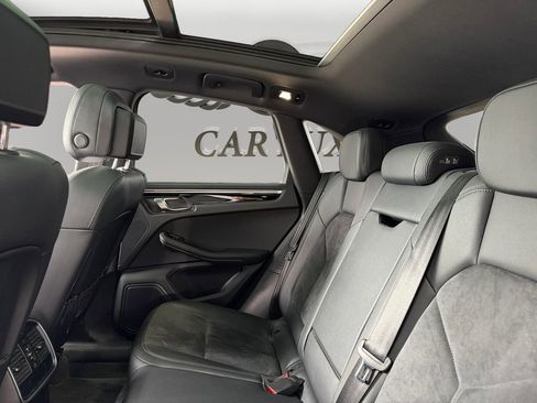 Used 2018 Porsche Macan image 13