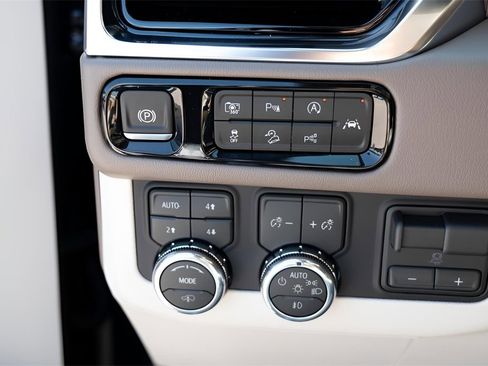 New 2026 GMC Yukon XL Denali w/ Denali Reserve Package image 18