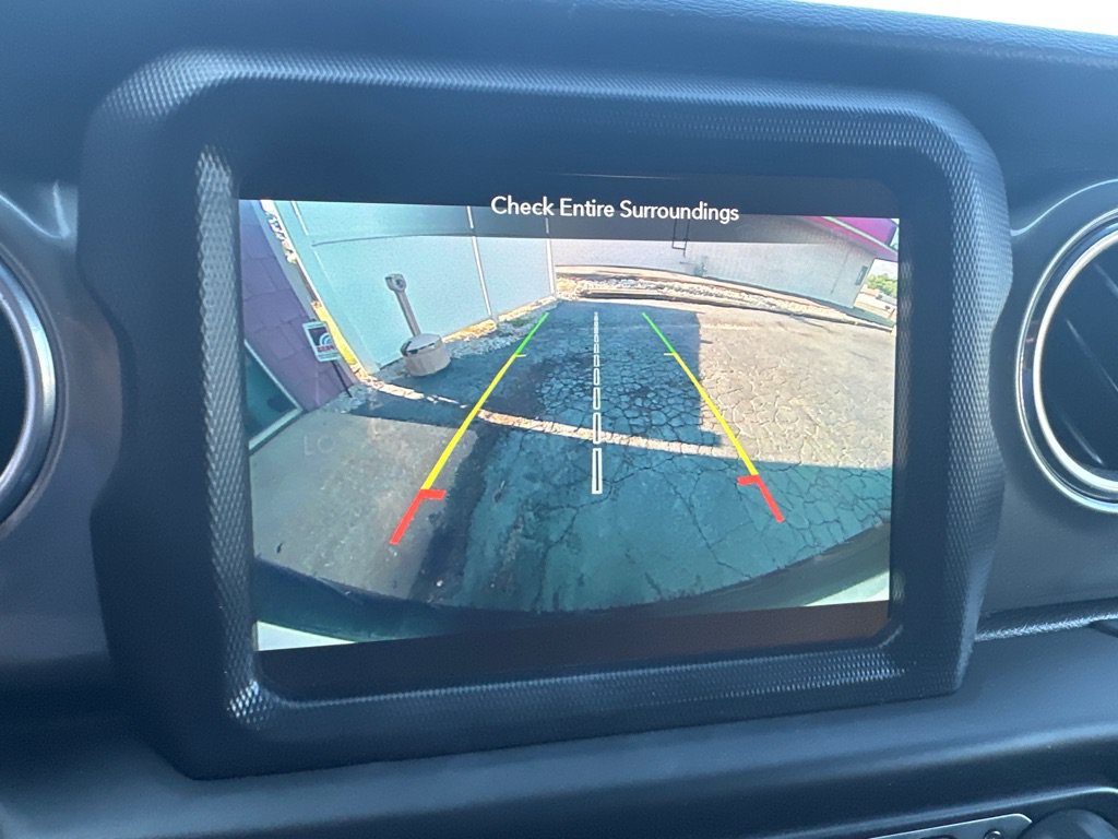 Used 2018 Jeep Wrangler Unlimited Sahara AWD/4WD image 25
