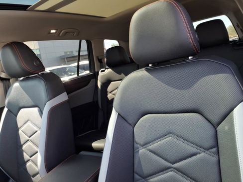 New 2026 Volkswagen Atlas Peak Edition image 13