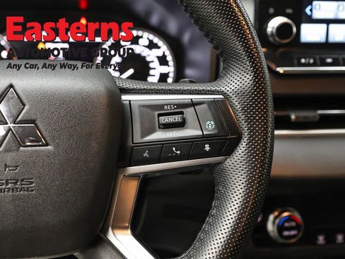 Used 2023 Mitsubishi Outlander SE AWD/4WD image 16