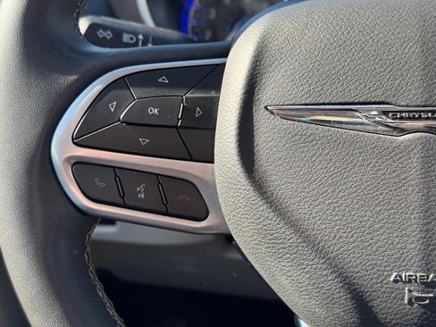 Used 2023 Chrysler Voyager LX image 19