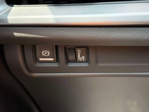 Used 2025 Cadillac XT4 Premium Luxury FWD image 29
