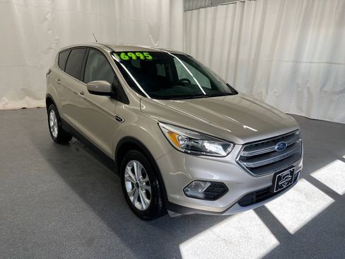 Used 2017 Ford Escape SE w/ SE Cold Weather Package FWD image 3