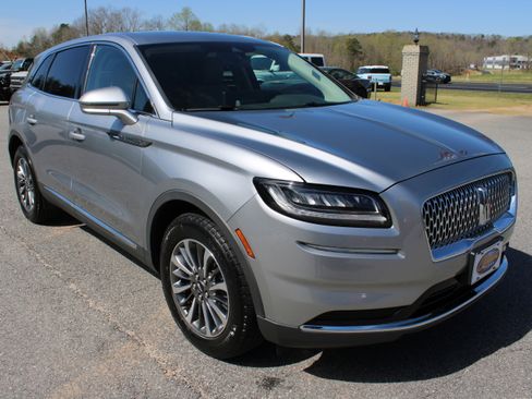 Used 2022 Lincoln Nautilus AWD w/ Premium Package image 4