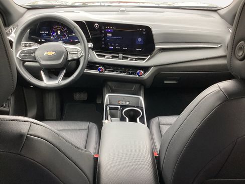Used 2025 Chevrolet Equinox LT w/ Convenience Package II FWD image 4