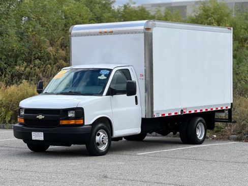 Used 2013 Chevrolet Express 3500 Extended image 4