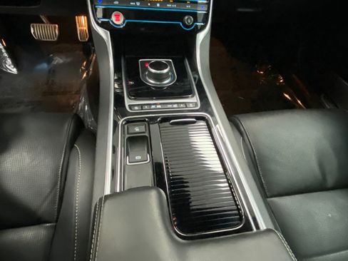 Used 2018 Jaguar XE S image 30