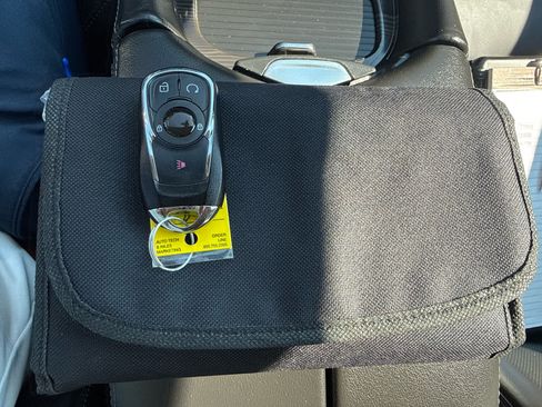 Used 2020 Buick Envision Essence FWD image 25