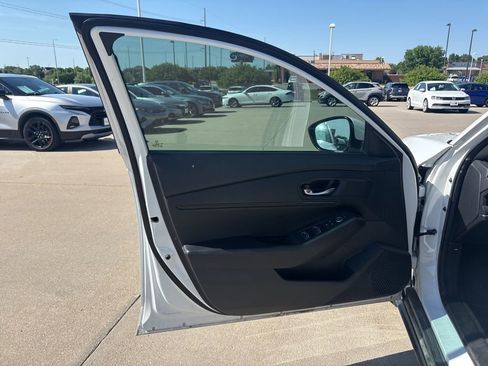 Used 2023 Honda Accord EX image 8