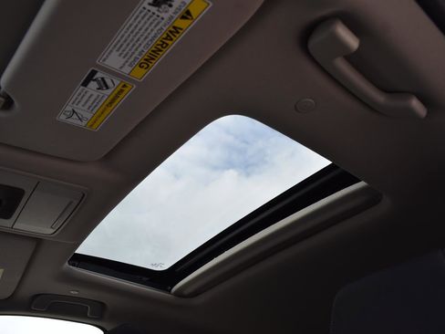 Used 2025 Honda CR-V EX image 12