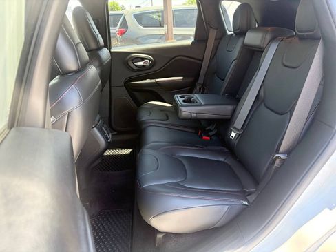 Used 2016 Jeep Cherokee Trailhawk w/ Comfort/Convenience Group AWD/4WD image 13