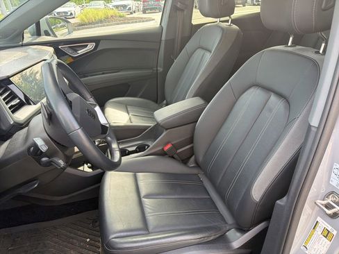 Used 2023 Audi Q4 e-tron Premium Plus w/ Premium Plus AWD/4WD image 4
