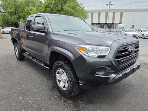 Used 2019 Toyota Tacoma SR AWD/4WD image 4