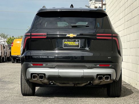 Used 2024 Chevrolet Traverse LT image 5