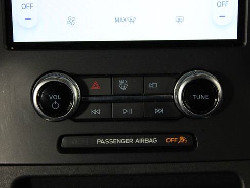 Used 2024 Ford Edge SE w/ Black Appearance Package image 19