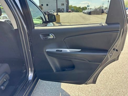 Used 2020 Dodge Journey SE FWD image 16