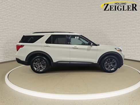 Used 2024 Ford Explorer XLT w/ Equipment Group 202A AWD/4WD image 4