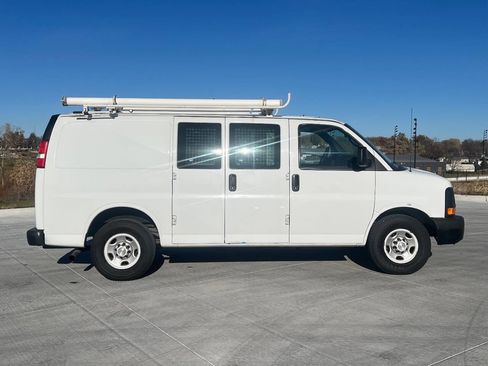 Used 2015 Chevrolet Express 2500 image 2