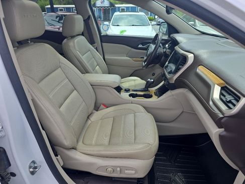 Used 2017 GMC Acadia Denali w/ Technology Package FWD image 13