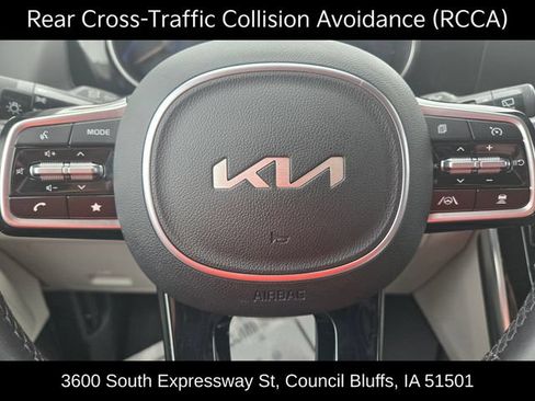 Used 2024 Kia Carnival EX FWD image 16