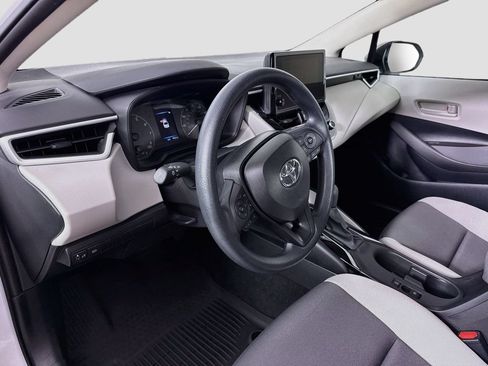 Used 2025 Toyota Corolla LE FWD image 9