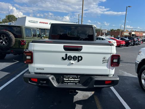 Certified 2024 Jeep Gladiator Sport image 5