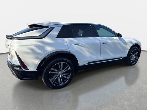 Certified 2024 Cadillac Lyriq Luxury AWD/4WD image 5