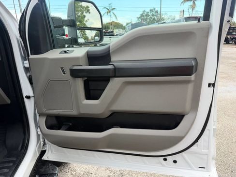 Used 2019 Ford F550 4x4 Regular Cab Super Duty image 16