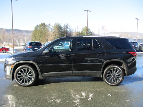 Certified 2023 Chevrolet Traverse RS w/ LPO, Floor Liner Package image 8