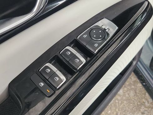 Used 2022 Kia Carnival EX FWD image 22