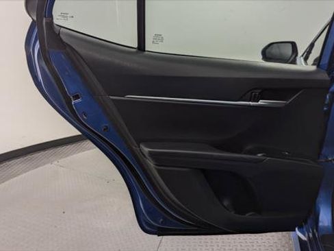 Used 2019 Toyota Camry LE image 13