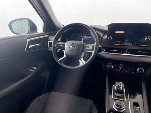 Used 2023 Mitsubishi Outlander SE Black Edition image 22