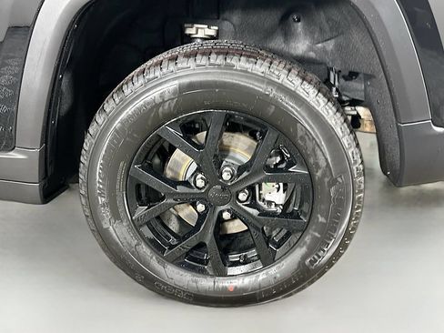 New 2026 Jeep Grand Cherokee Altitude AWD/4WD image 18