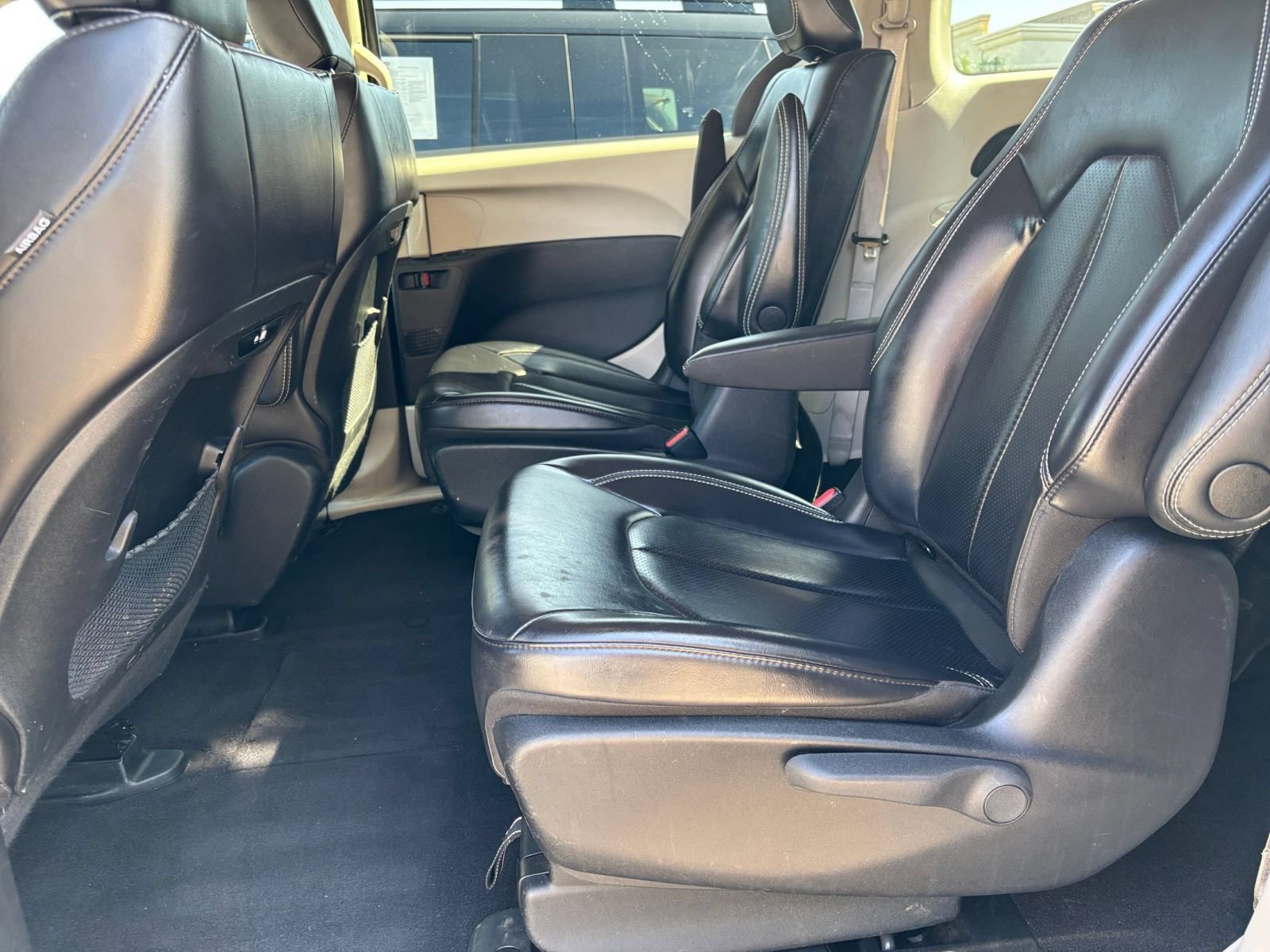 Used 2023 Chrysler Pacifica Touring-L FWD image 27