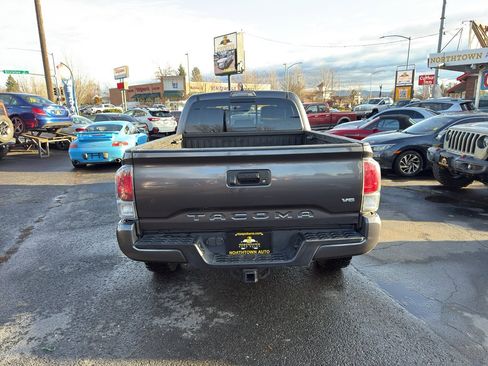 Used 2020 Toyota Tacoma TRD Sport image 5