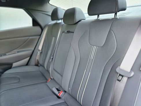 Used 2025 Hyundai Elantra SEL FWD image 29