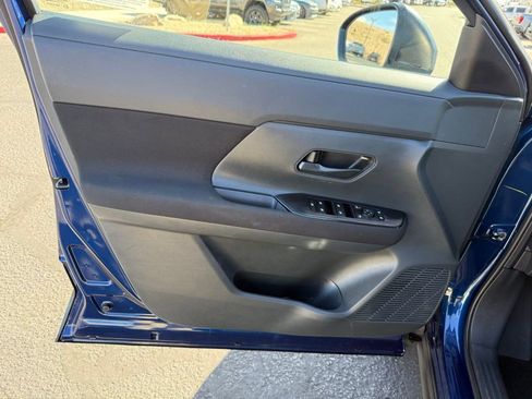 Used 2025 Nissan Kicks S image 19