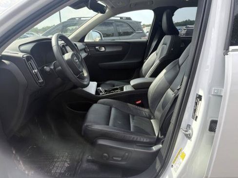 Used 2024 Volvo XC40 B5 Plus w/ Protection Package Premier AWD/4WD image 6
