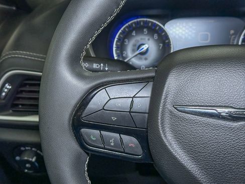 Certified 2022 Chrysler Pacifica Touring-L w/ S Appearance Package image 35