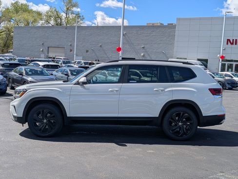 Used 2022 Volkswagen Atlas SE w/ Black Wheel Package AWD/4WD image 9