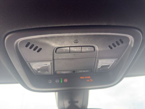 Used 2023 Chevrolet Traverse LT AWD/4WD image 22
