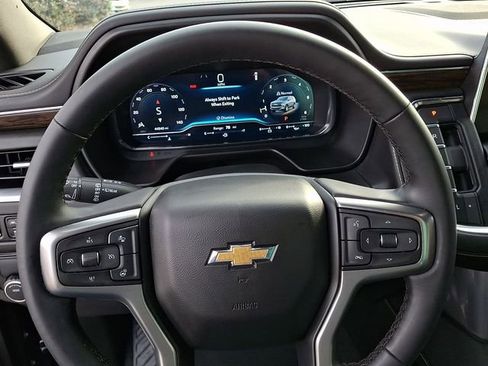 Used 2024 Chevrolet Suburban Premier image 25