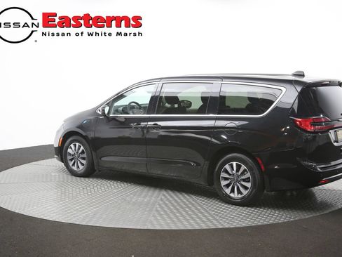 Used 2023 Chrysler Pacifica Touring-L FWD image 65