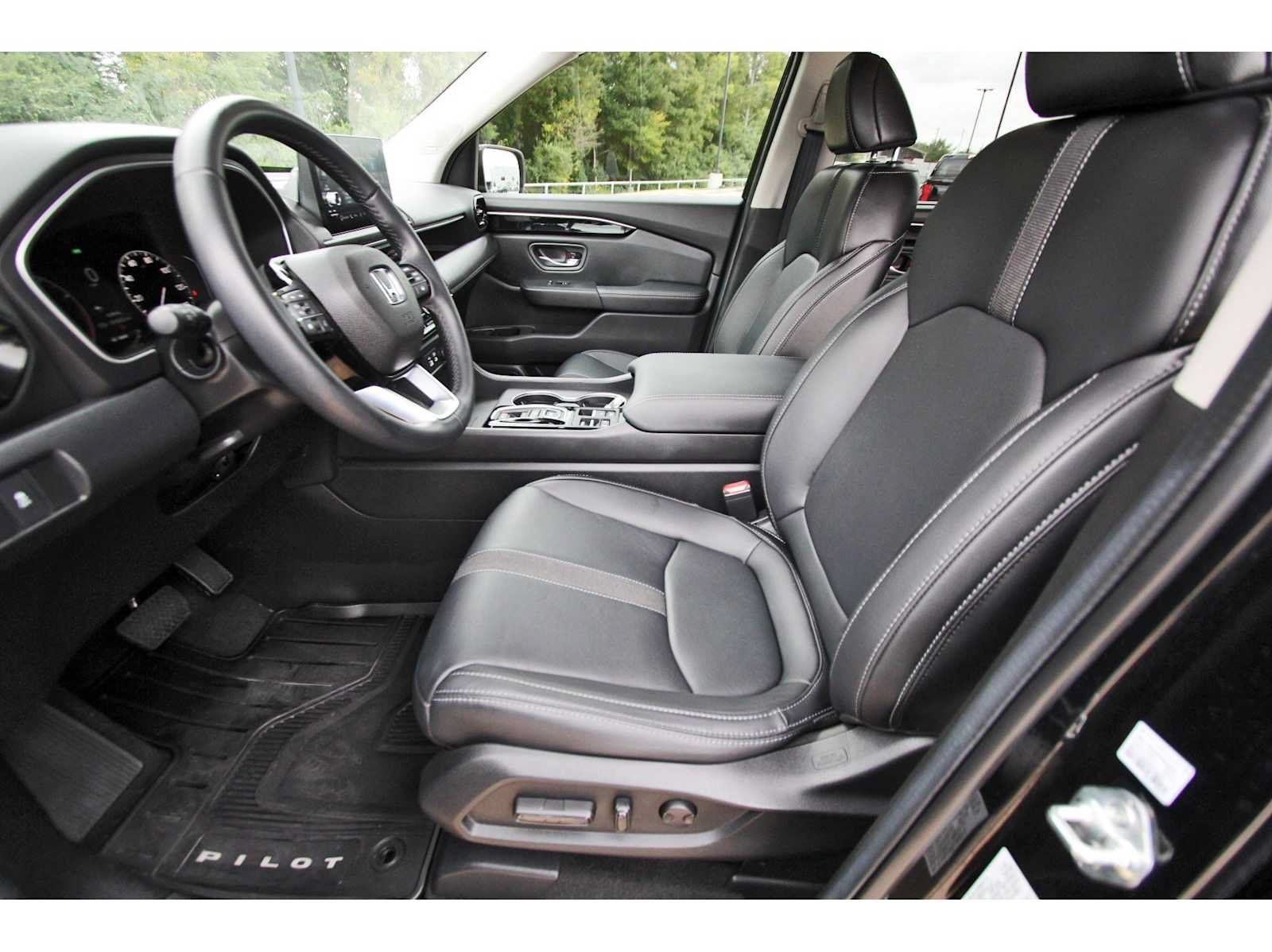 Used 2025 Honda Pilot Touring image 11