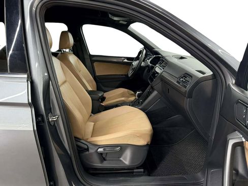 Used 2022 Volkswagen Tiguan SE image 11
