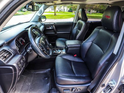 Used 2020 Toyota 4Runner Venture w/ Moonroof Package AWD/4WD image 41