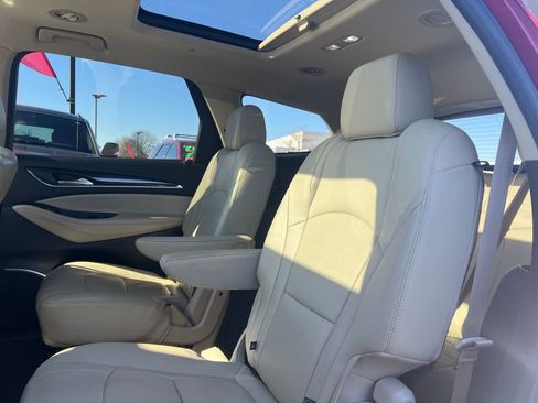 Used 2019 Buick Enclave Essence image 7