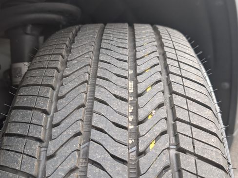 Used 2025 GMC Acadia Elevation image 37